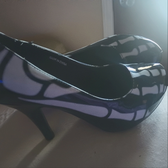 Spirit Skeleton Heels - Picture 3 of 4